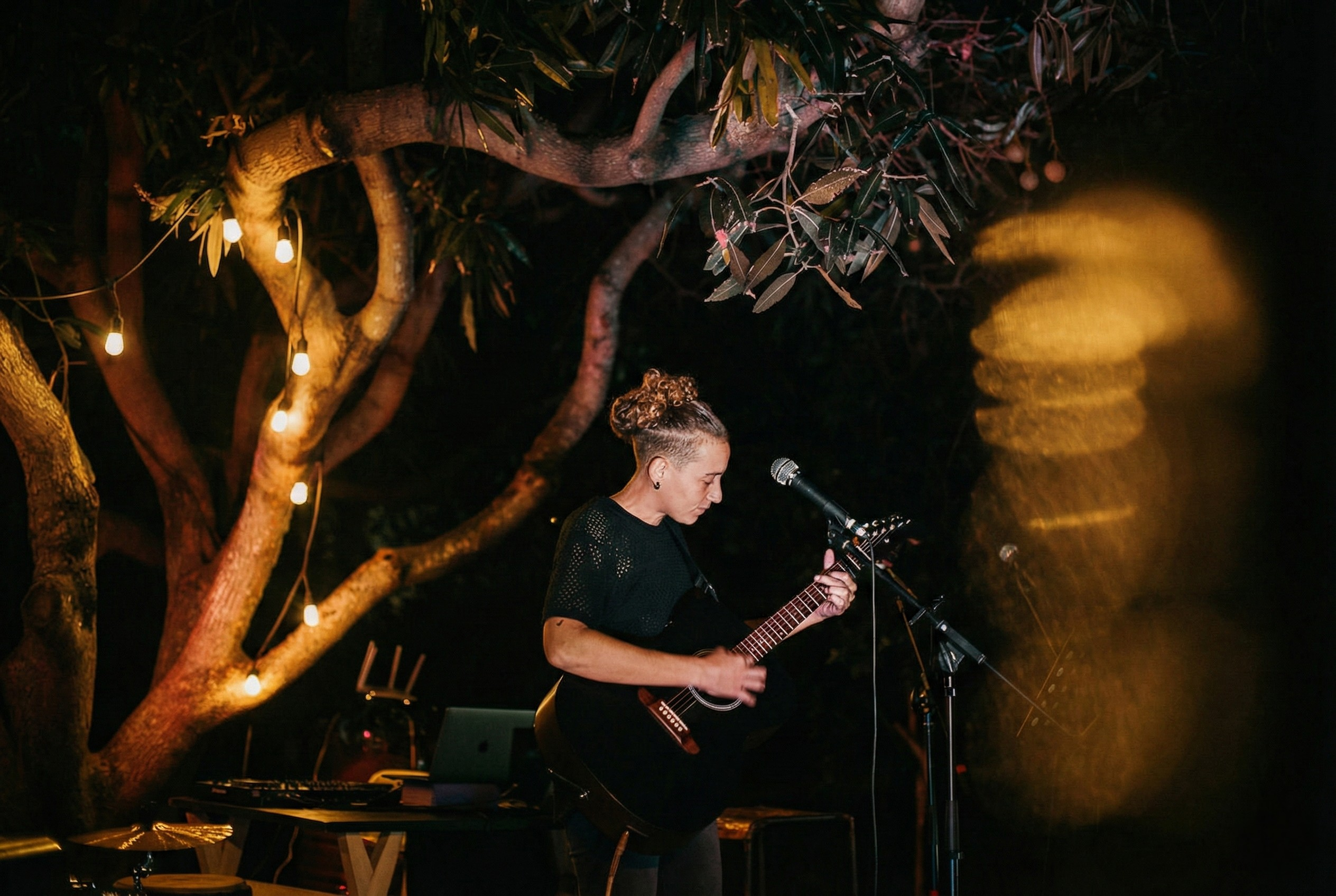 Morjane à la guitare